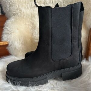 NWOT - L'INTERVALLE Chelsea Black Suede Boots